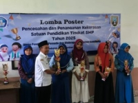 Siswa SMP Negeri 1 Kragan, Revalina Nur Avreliani, Sabet Juara 2 Lomba Poster Pencegahan & Penanganan Kekerasan Tahun 2025