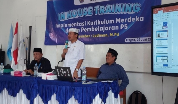 IN HOUSE TRAINING (IHT) IMPLEMENTASI KURIKULUM MERDEKA DALAM PEMBELAJARAN P5 SMP NEGERI 1 KRAGAN