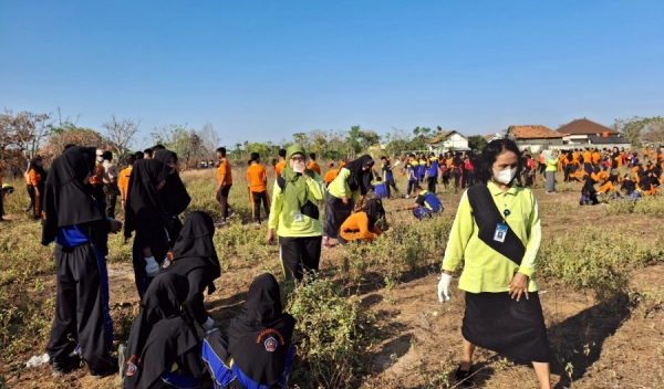 Sabtuku Bersih, Lingkunganku Nyaman: Kebersamaan Warga SMP Negeri 1 Kragan dalam Menjaga Lingkungan Sekolah